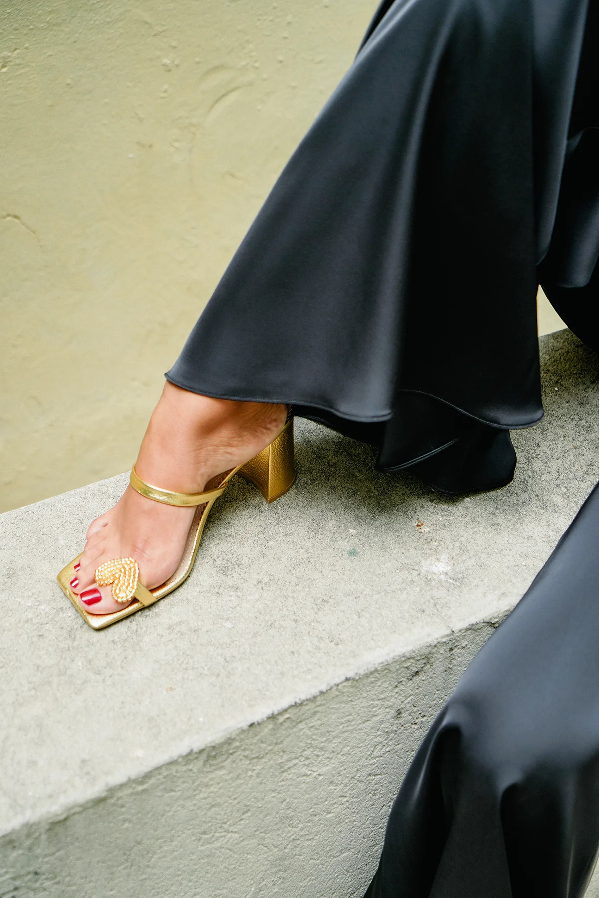 Reine De Coeur Sandals - Image 4